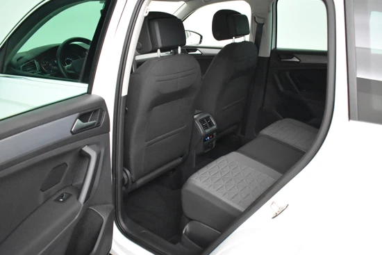 Volkswagen Tiguan 1.5 TSI 150PK Life DSG/AUTOMAAT | Adaptieve Cruise Control | Zwenkbare trekhaak | Achteruitrijcamera | App-Connect | Stoelen+stu