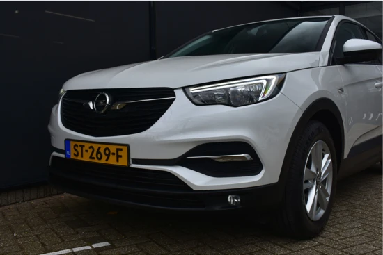 Opel Grandland X 1.2 Turbo Online Edition+ 130pk | Trekhaak | Navigatie | AGR-Comfortstoelen | Climate Control | Parelmoer Wit | Parkeersensoren