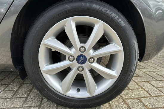 Ford Fiesta 1.1 85 PK TREND | NAVIGATIE| CRUISE CONTROL| AIRCO| PARKEERSENSOREN ACHTER|