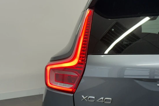 Volvo XC40 T4 Momentum | 360o camera | Getint glas | BLIS | Carplay | Draadloos laden | 19" wielen |