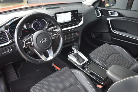 Kia Xceed 1.6 GDi PHEV DynamicPlusLine 140pk | Navigatie 3D | Camera | Stoelverwarming | Half-Leder | Keyless-Entry | Apple Carplay | Andr