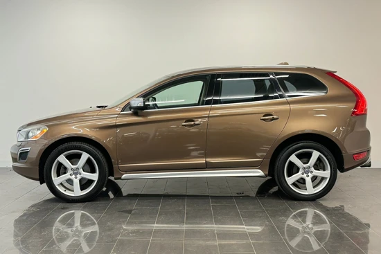 Volvo XC60 T5 R-Design | Navigatie | Stoelverwarming | Gelamineerde ruiten | Keyless | Bi-xenon | Leder | 20" wielen | Premium Sound |