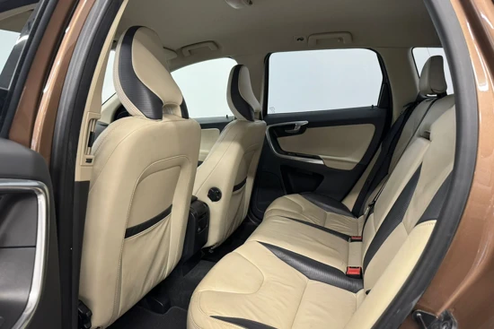 Volvo XC60 T5 R-Design | Navigatie | Stoelverwarming | Gelamineerde ruiten | Keyless | Bi-xenon | Leder | 20" wielen | Premium Sound |