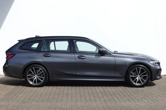 BMW 3 Serie Touring 318i Business Edition Automaat | Sportstoelen | Led | Navi | PDC V+A | 18"LMV |