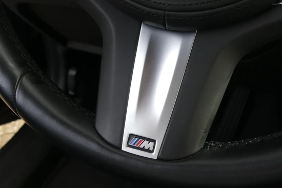 BMW 3 Serie Touring 318i Business Edition Automaat | Sportstoelen | Led | Navi | PDC V+A | 18"LMV |