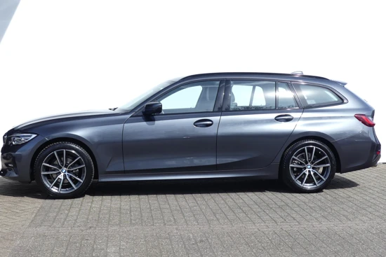 BMW 3 Serie Touring 318i Business Edition Automaat | Sportstoelen | Led | Navi | PDC V+A | 18"LMV |