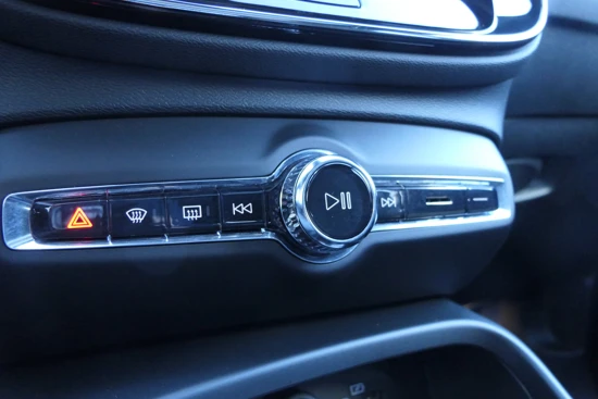 Volvo C40 Recharge Twin Intro Edition | Panoramadak | Harman/Kardon | Pixel LED | 20 Inch | Luxe Bekleding