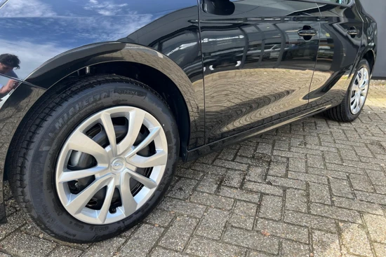 Opel Corsa 1.2 75pk ACTIE-AUTO | DIRECT LEVERBAAR! | Introductiepakket | Carbon Black | Achteruitrijcamera | Dodehoek-Detectie | Apple Carp