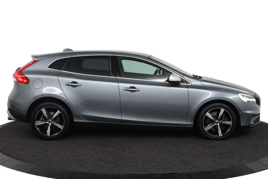 Volvo V40 T3 Aut Polar+ | Stoelverwarming | Harman Kardon | Parkassist voor & achter | Climate Control | Cruise control | Parkassist camer