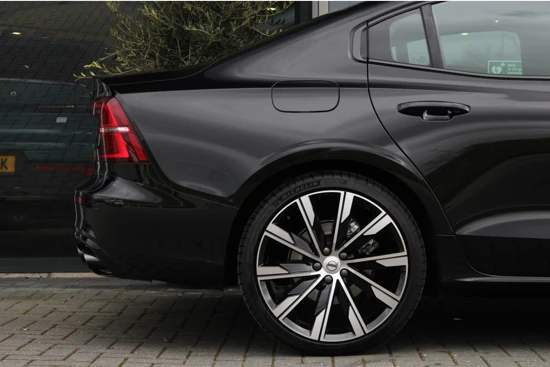 Volvo S60 B4 Plus Dark | HEICO SPORTIV | Panoramadak | Harman/Kardon | Sportstoelen | Adaptive Cruise | BLIS | 20 Inch | Trekhaak