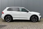 Volkswagen Tiguan 1.5 TSI 150pk DSG Automaat Highline Business R | Panorama Schuifdak | 360 Camera | Trekhaak | LED koplampen | Virtual cockpit |