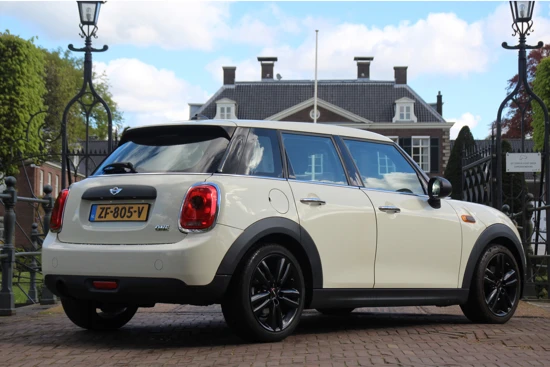 MINI Mini 1.5 ONE 5-DEURS | NAVI | LICHTMETALEN VELGEN | AIRCO | BLACK PACK | NETTE AUTO!