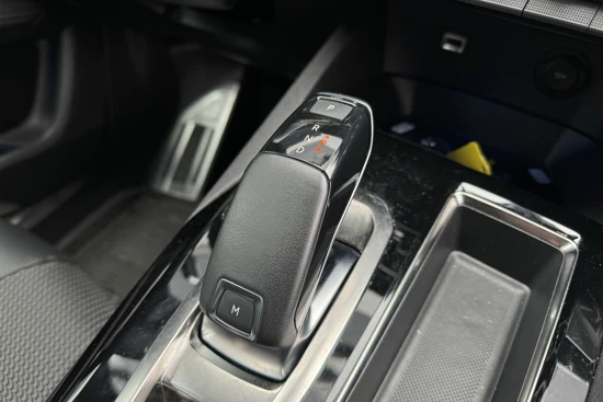 Peugeot 3008 1.2 130PK GT Automaat | Black Pack | Camera | PDC V/A | ACC | Trekhaak | Stoelverwarming | Keyless