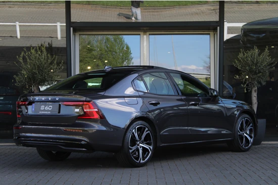 Volvo S60 Recharge T6 AWD Ultimate Dark | Panoramadak | Standkachel | Harman Kardon | BLIS | HUD | Elektrische Stoelen | 19 Inch