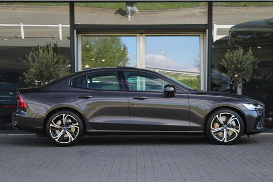 Volvo S60 Recharge T6 AWD Ultimate Dark | Panoramadak | Standkachel | Harman Kardon | BLIS | HUD | Elektrische Stoelen | 19 Inch