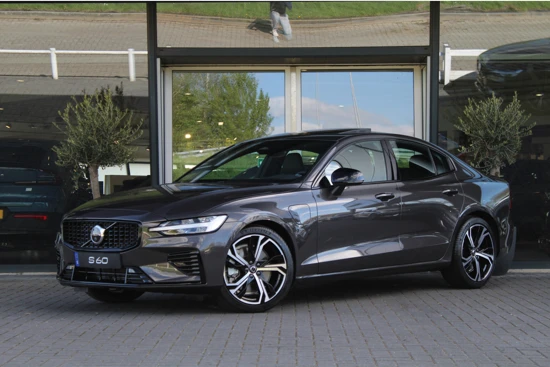 Volvo S60 Recharge T6 AWD Ultimate Dark | Panoramadak | Standkachel | Harman Kardon | BLIS | HUD | Elektrische Stoelen | 19 Inch