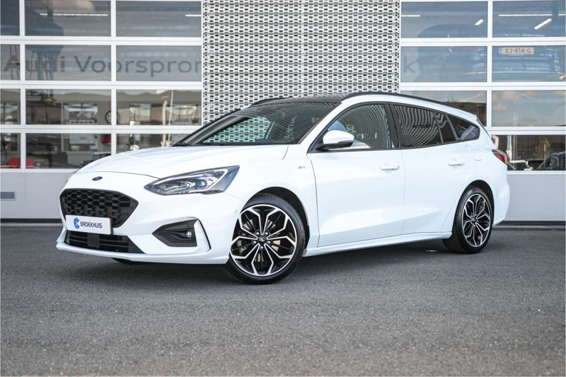 Ford Focus Wagon 1.5 180pk ST Line | Panoramadak | Camera | 18" | Keyless |