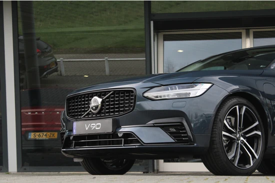 Volvo V90 T6 Recharge AWD Ultimate Dark | Luchtvering | Massage | Bowers & Wilkins | Gelamineerd glas | HUD | Panoramadak | Adaptive Cruis