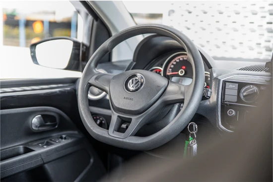 Volkswagen up! 1.0 BMT move up! | Airconditioning | LMV | All season banden |