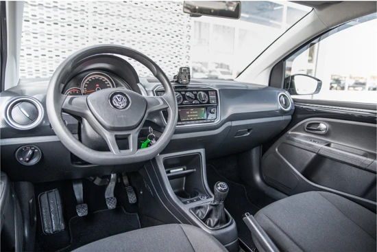 Volkswagen up! 1.0 BMT move up! | Airconditioning | LMV | All season banden |