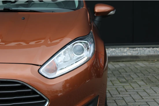 Ford Fiesta 1.0 100pk EcoBoost Titanium | 100% dealer o.h. | 16'' LM | Leder | Navigatie | Cruise | Clima | NAP-pas