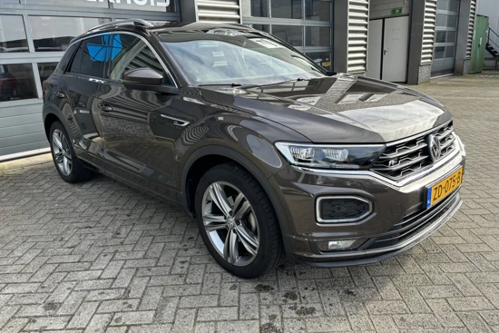 Volkswagen T-Roc 1.5 TSI 150 pk Sport | Trekhaak | Achteruitrijcamera | Cruise control adaptief | Voorstoelen verwarmd |