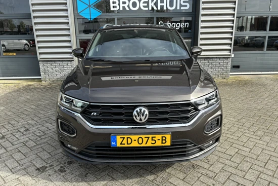 Volkswagen T-Roc 1.5 TSI 150 pk Sport | Trekhaak | Achteruitrijcamera | Cruise control adaptief | Voorstoelen verwarmd |