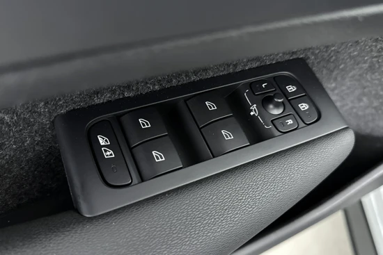 Volvo XC40 Single Motor Extended Range Plus 82kWh | Apple Carplay/Android Auto | Cruise control adaptief | Warmtepomp