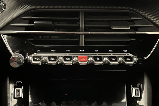 Peugeot 2008 1.2 130PK Allure Pack EAT8 Automaat | Camera | Navigatie | Cruise | Clima | Getint Glas | LED | Virtueel Dashboard |