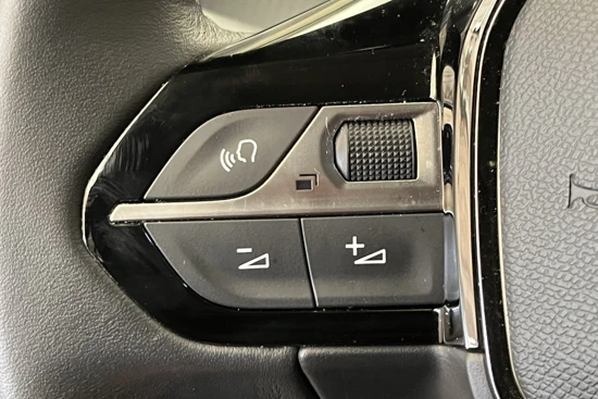 Peugeot 2008 1.2 100PK Allure Pack | Camera | Navigatie | Cruise | Clima | Getint Glas | LED | Virtueel Dashboard |