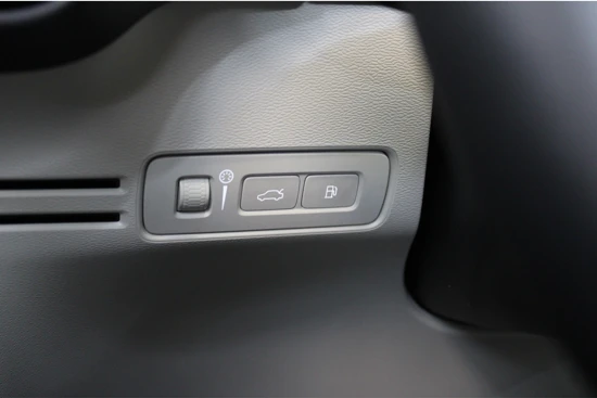 Volvo XC40 T4 211PK Recharge Ultimate Dark | Panoramadak | Memory Stoel | Leder | HK Audio | 20''