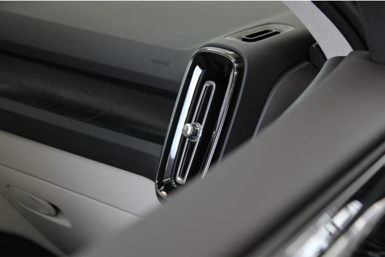 Volvo XC40 T4 211PK Recharge Ultimate Dark | Elektr Stoelen | Leder | Panoramadak | HK Audio | 20''