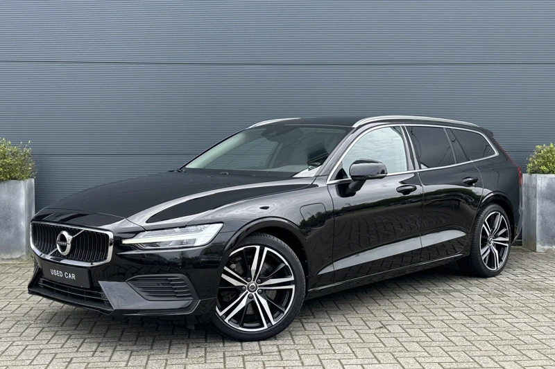 Volvo V60 2.0 T6 Twin Engine AWD Momentum Pro