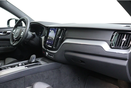 Volvo XC60 B5 GEARTRONIC R-DESIGN | 22INCH | GETINT GLAS | HK AUDIO | PANORAMADAK | MEMORY |