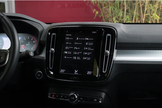 Volvo XC40 T2 Automaat Business Pro | Schuifdak | Adaptieve Cruise met Stuurhulp | 360º Camera | BLIS | Harman/Kardon audio | Apple CarPlay