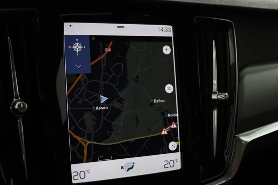 Volvo V90 T4 Momentum | Head-Up display | Lederen interieur | Semi elektrische trekhaak | Adaptieve cruise control incl. BLIS | Panoramisc