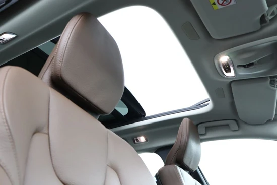 Volvo V90 T4 Momentum | Head-Up display | Lederen interieur | Semi elektrische trekhaak | Adaptieve cruise control incl. BLIS | Panoramisc