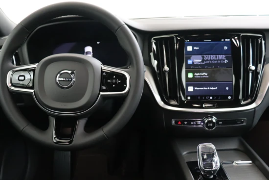 Volvo V60 B4 Plus Dark | Leder | Harman Kardon | 360° Camera | Lighting-pack | Panoramadak | Elek. Stoelen | Elek. Achterklep