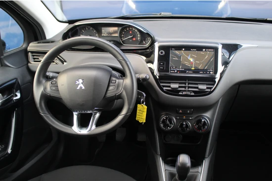 Peugeot 208 1.2 82PK Signature | Cruise | Carplay | Airco | Navi | PDC | Trekhaak