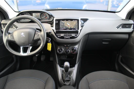 Peugeot 208 1.2 82PK Signature | Cruise | Carplay | Airco | Navi | PDC | Trekhaak