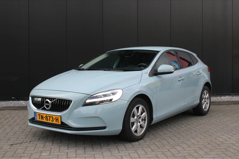 Volvo V40 T2 Edition+ Automaat | Adaptieve cruise | BLIS | Stoelverwarming | Privacy glass