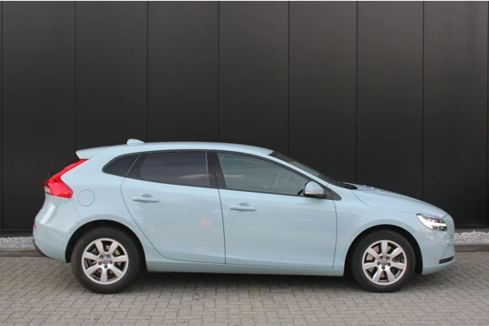 Volvo V40 T2 Edition+ Automaat | Adaptieve cruise | BLIS | Stoelverwarming | Privacy glass