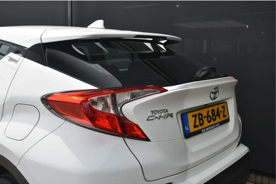 Toyota C-HR 1.2 Active | Navigatie | Adaptive Cruise | Trekhaak | Achteruitrijcamera | Climate Control |