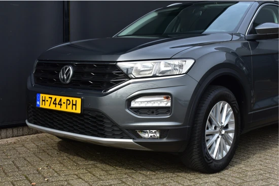 Volkswagen T-Roc 1.5 TSI Style Business 150pk | Navigatie | Trekhaak | AllSeason | Elektr. Achterklep | Adaptive Cruise | Climate Control | Deale