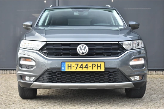 Volkswagen T-Roc 1.5 TSI Style Business 150pk | Navigatie | Trekhaak | AllSeason | Elektr. Achterklep | Adaptive Cruise | Climate Control | Deale