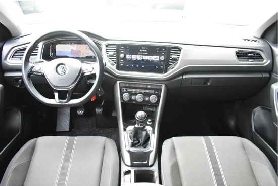 Volkswagen T-Roc 1.5 TSI Style Business 150pk | Navigatie | Trekhaak | AllSeason | Elektr. Achterklep | Adaptive Cruise | Climate Control | Deale