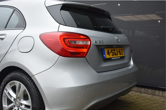 Mercedes-Benz A-Klasse 180 Edition Navigatie | Parkeersensoren | Bluetooth | Nette Staat | Zomer + Winterbanden aanwezig! |