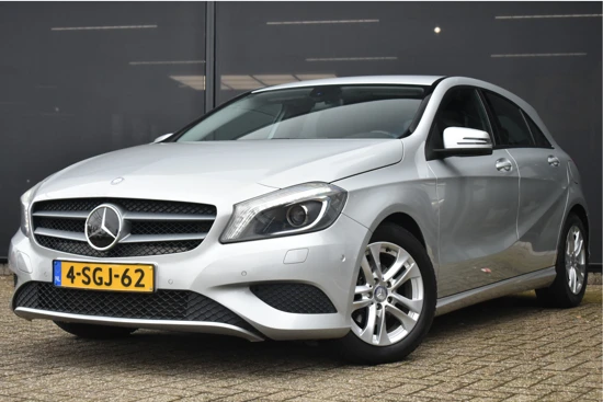 Mercedes-Benz A-Klasse 180 Edition Navigatie | Parkeersensoren | Bluetooth | Nette Staat | Zomer + Winterbanden aanwezig! |