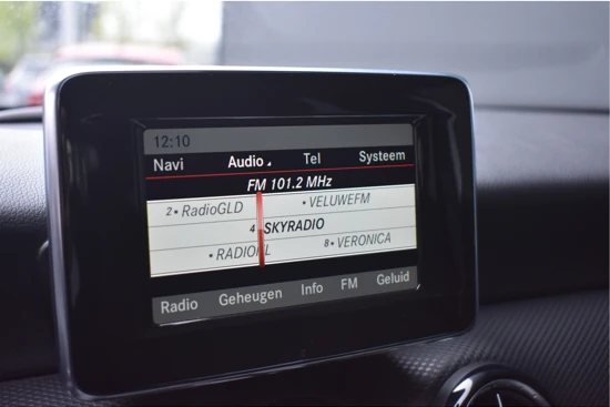 Mercedes-Benz A-Klasse 180 Edition Navigatie | Parkeersensoren | Bluetooth | Nette Staat | Zomer + Winterbanden aanwezig! |