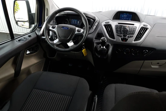 Ford Transit Custom 330 2.2 TDCI L2H1 Trend Dubbele Cabine | Navigatie | Sidebars | Trekhaak | Parkeersensoren | Achteruitrijcamera |